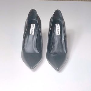 Steve Madden Black Leather Pumps size 8